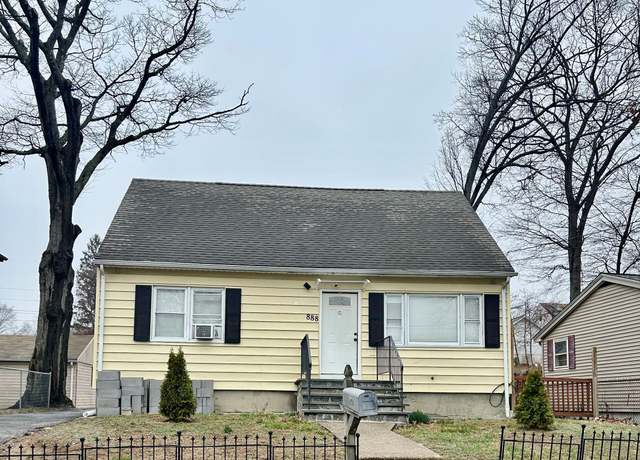 Property at 888 Platt St, Bridgeport, CT 06606, 3 beds, 1 bath