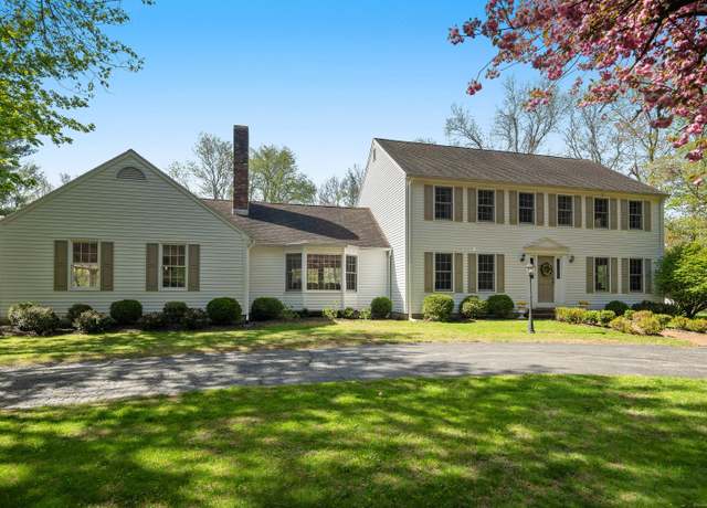 Property at 7 Tunxis Trl, Redding, CT 06896, 4 beds, 3.5 baths