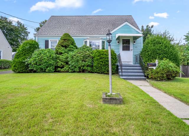 Property at 185 Hooker Rd, Bridgeport, CT 06610, 3 beds, 1 bath