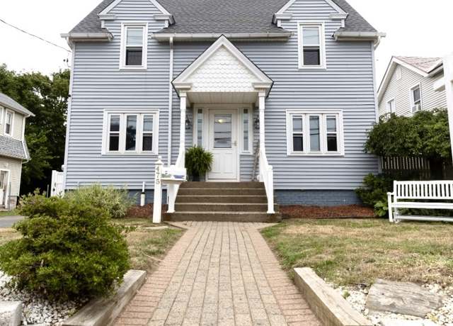 Property at 475 Lighthouse Rd, New Haven, CT 06512, 4 beds, 2 baths