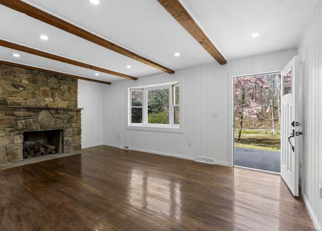 Property at 28 Shortwoods Rd, New Fairfield, CT 06812, 3 beds, 1.5 baths