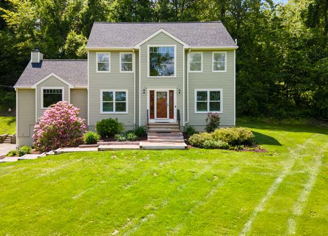 Property at 130 Grassy Hill Rd, Woodbury, CT 06798, 3 beds, 2.5 baths