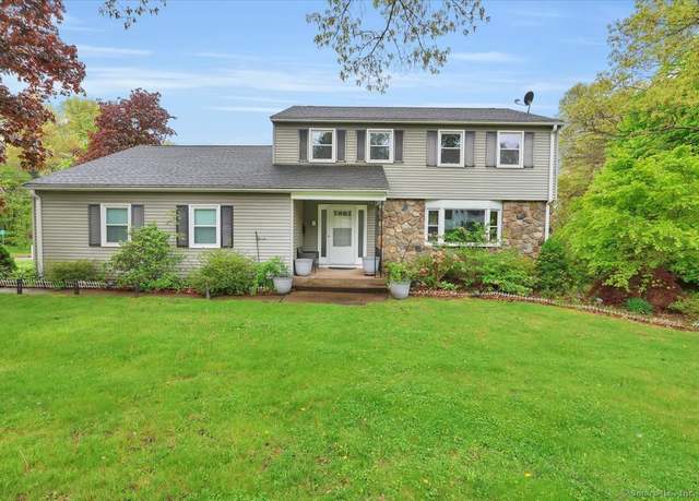 Property at 6 Hamilton Dr, Manchester, CT 06042, 4 beds, 2.5 baths