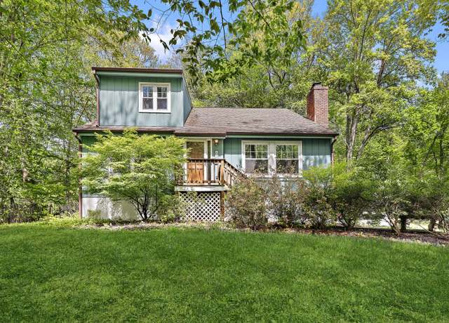 Property at 421 Chestnut Hill Rd, Stamford, CT 06903, 3 beds, 2.5 baths