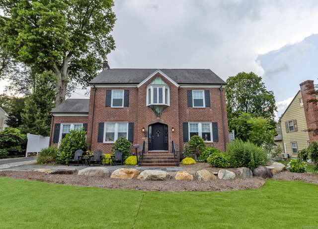 Property at 423 Ridge Rd, Wethersfield, CT 06109, 4 beds, 3 baths