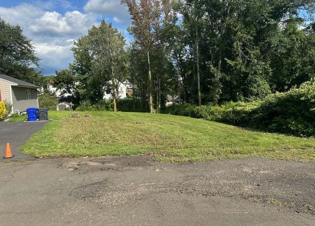 Property at 10 Kenyon St, Branford, CT 06405