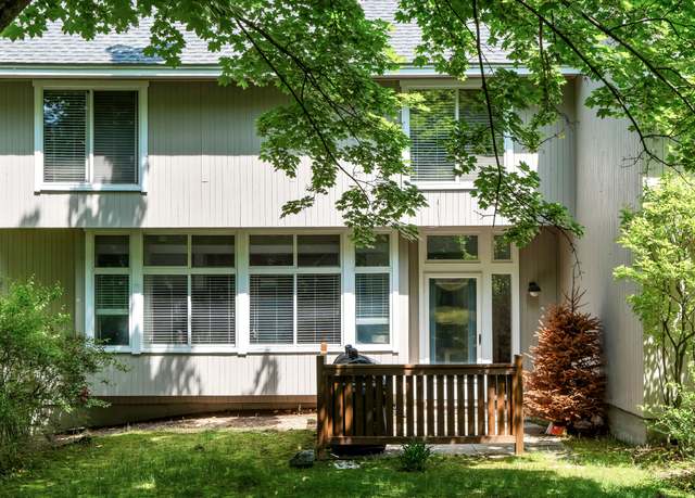 Property at 4 Pepperidge Ct #4, Simsbury, CT 06070, 2 beds, 2.5 baths