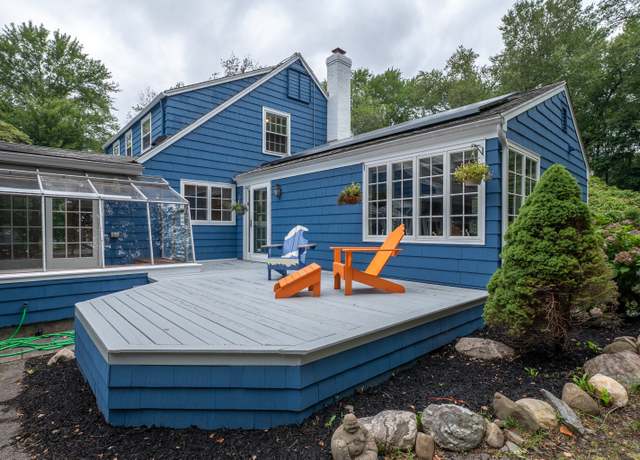 Property at 50 Hunting Hill Rd, Woodbridge, CT 06525, 5 beds, 3.5 baths