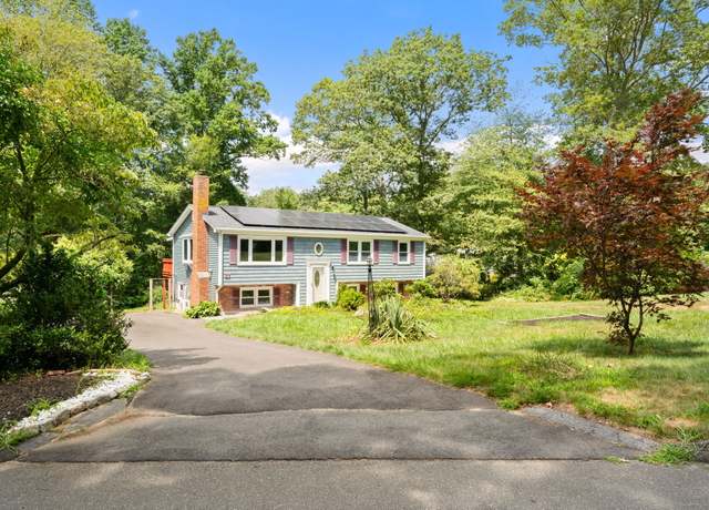Property at 37 Stoneywood Dr, East Lyme, CT 06357, 4 beds, 1.5 baths