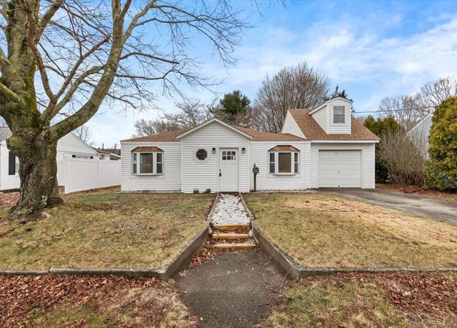 Property at 24 Woodlawn Ave, Waterford, CT 06385, 3 beds, 1 bath