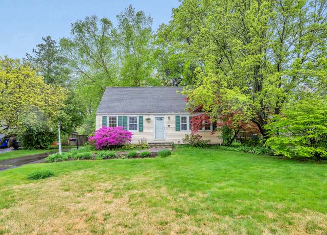 Property at 33 Sunset Rd, Newington, CT 06111, 3 beds, 2 baths