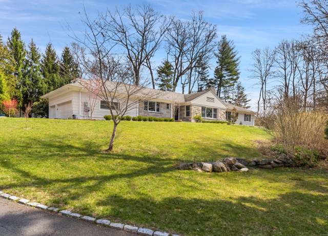 Property at 82 Rockwood Ln, Greenwich, CT 06830, 5 beds, 4.5 baths