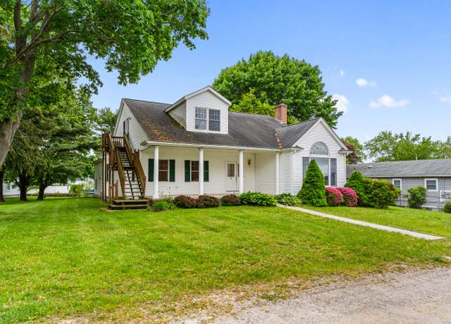 Property at 8 Wadsworth Ln, Waterford, CT 06385, 3 beds, 2 baths