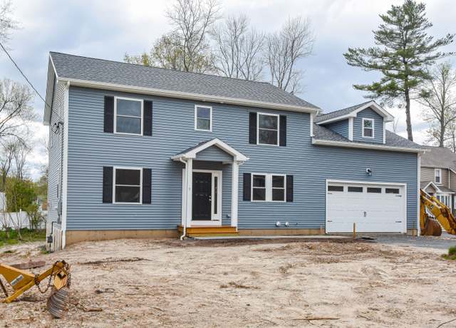 Property at 12 Watercliff Cir, West Hartford, CT 06117, 4 beds, 2.5 baths