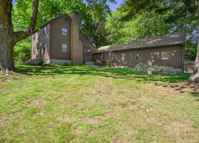 Property at 1975 Huntington Rd, Stratford, CT 06614, 3 beds, 2 baths