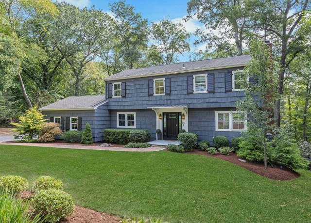 Property at 109 E Cross Rd, Stamford, CT 06907, 4 beds, 2.5 baths
