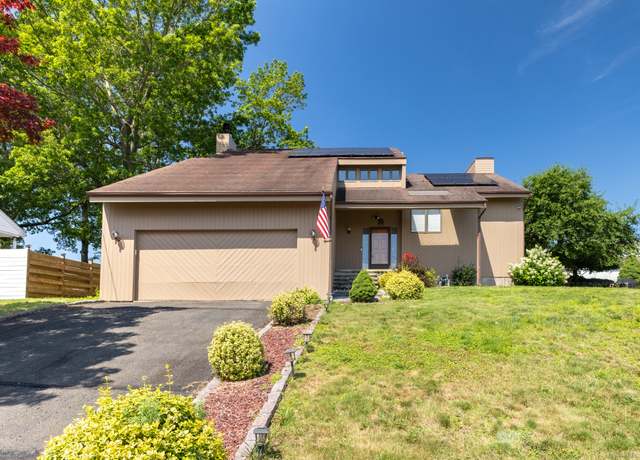 Property at 88 Heritage Dr, Waterbury, CT 06708, 3 beds, 2.5 baths