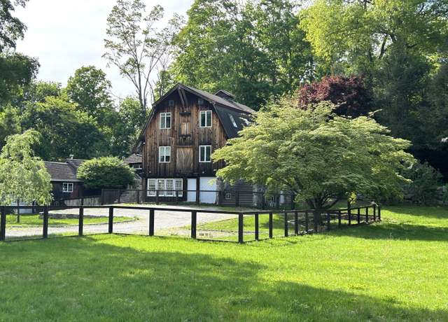 Property at 5 Deerfield Rd, Wilton, CT 06897, 5 beds, 4.5 baths