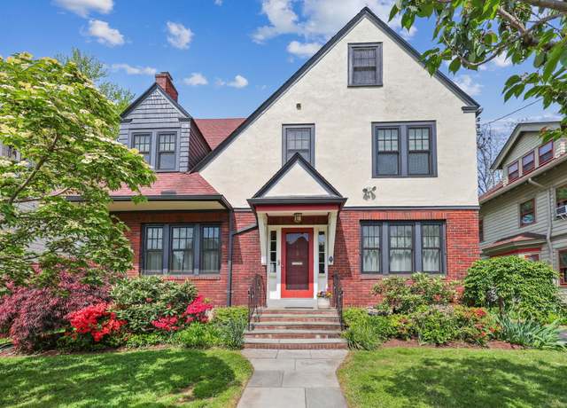 Property at 253 Oxford St, Hartford, CT 06105, 5 beds, 2.5 baths