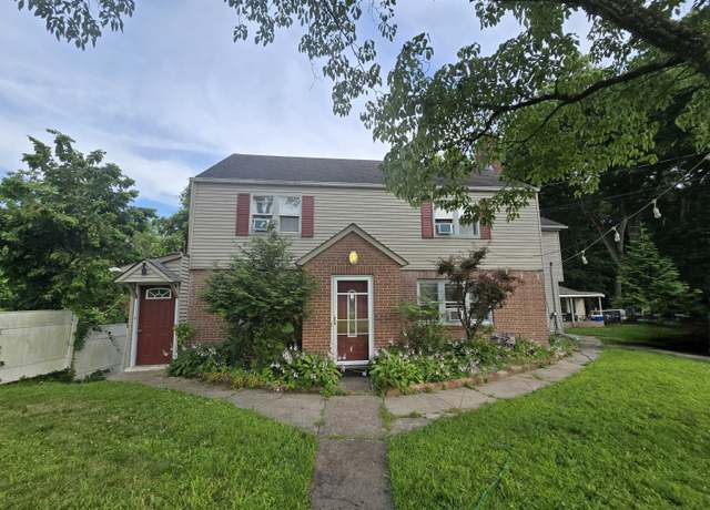 Property at 85R Olmsted St, East Hartford, CT 06108, 7 beds, 2 baths