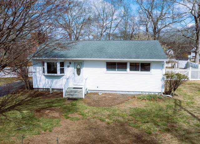 Property at 37 Oslo St, Groton, CT 06355, 2 beds, 1 bath