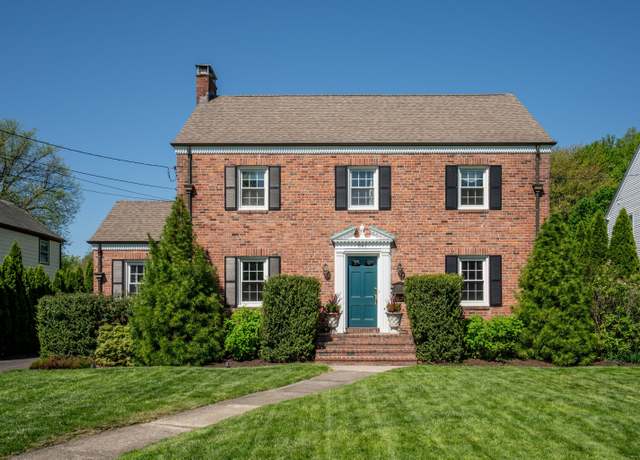 Property at 341 Quaker Ln N, West Hartford, CT 06119, 3 beds, 2.5 baths