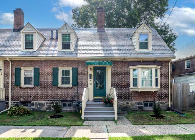 Property at 103 Sims St, Bridgeport, CT 06604, 2 beds, 1 bath