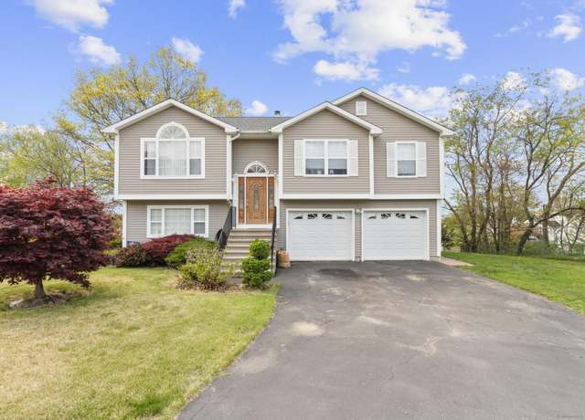 Property at 13 Woodcrest Dr, Waterbury, CT 06708, 3 beds, 2.5 baths