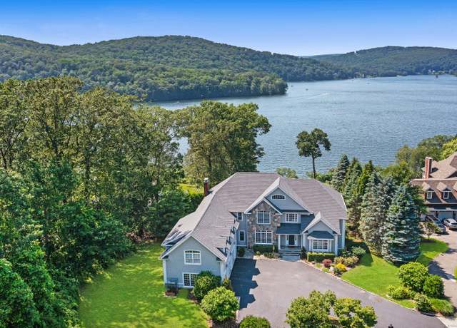 Property at 266 Great Plain Rd, Danbury, CT 06811, 4 beds, 5 baths