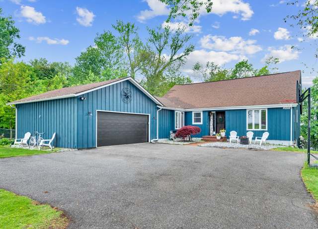 Property at 170 Long Hill Rd, Wallingford, CT 06492, 5 beds, 3 baths