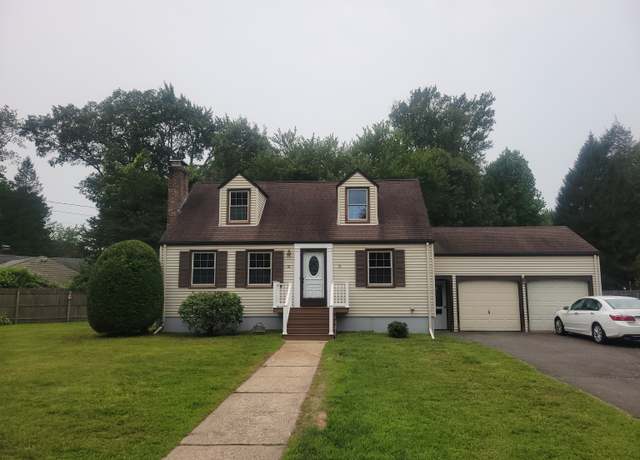 Property at 15 Moore Dr, Windsor, CT 06095, 3 beds, 1 bath