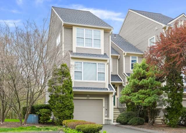Property at 222 Algonquin Trl #222, Trumbull, CT 06611, 2 beds, 2.5 baths