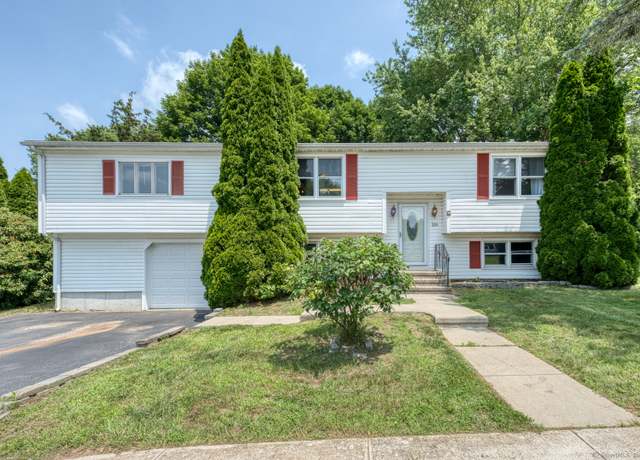 Property at 106 Oxbow Dr, Windham, CT 06226, 3 beds, 1.5 baths