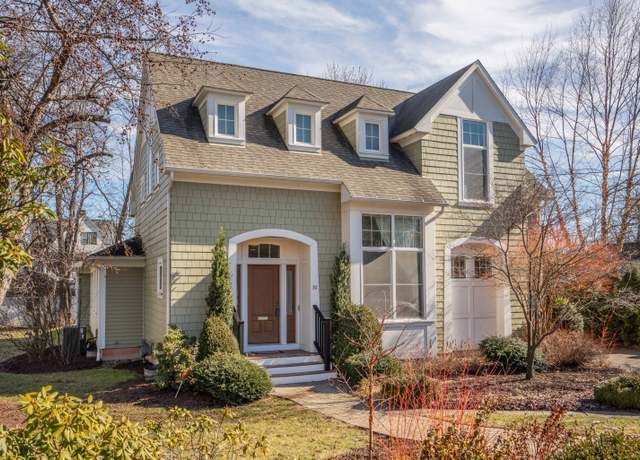 Property at 30 N Beacon St, Hartford, CT 06105, 2 beds, 2.5 baths