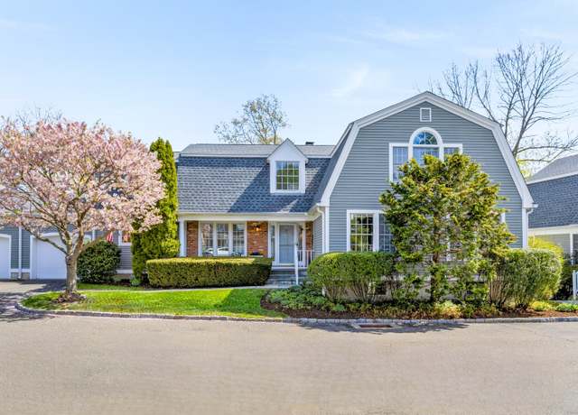 Property at 31 Lakeview Ave, New Canaan, CT 06840, 4 beds, 3.5 baths