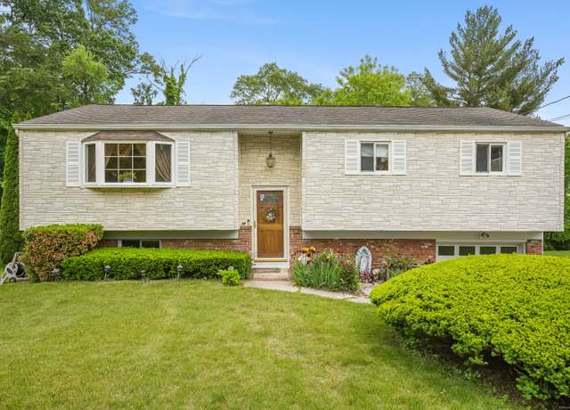 Property at 15 Amherst Pl, Stamford, CT 06902, 3 beds, 1.5 baths