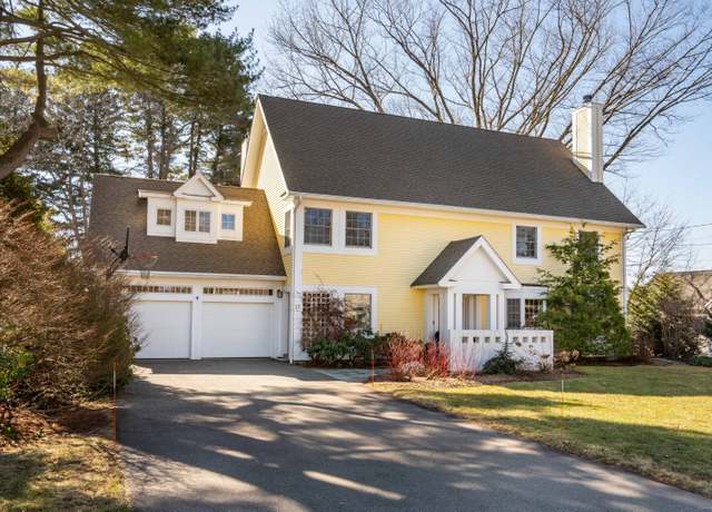 Property at 17 Braintree Dr, West Hartford, CT 06117, 4 beds, 4 baths