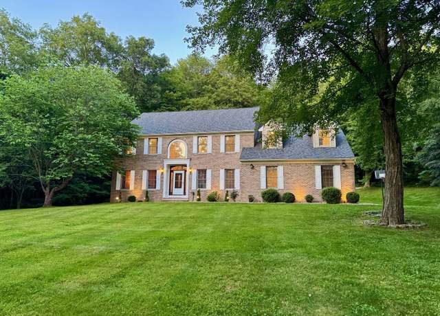 Property at 183 Coachmans Dr, Southbury, CT 06488, 4 beds, 3.5 baths