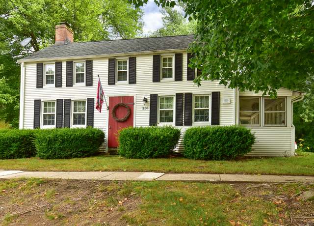 Property at 256 Park Ave, Bloomfield, CT 06002, 5 beds, 2 baths
