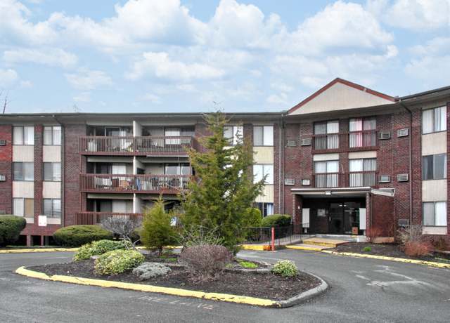 Property at 2113 Cromwell Hills Dr #2113, Cromwell, CT 06416, 2 beds, 1.5 baths