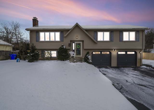 Property at 2 Crystal Cor, Enfield, CT 06082, 3 beds, 2 baths