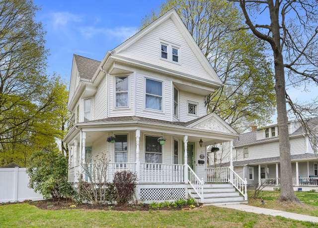 Property at 75 Huntington Rd, Stratford, CT 06614, 4 beds, 2 baths
