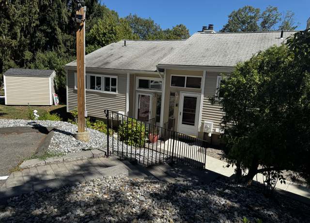 Property at 136 Shepard Ave #136, Hamden, CT 06514, 2 beds, 1.5 baths