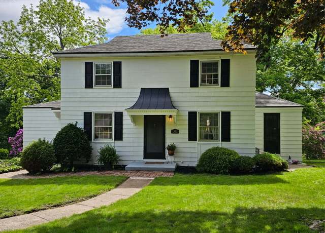 Property at 412 Pine St, Middletown, CT 06457, 3 beds, 1.5 baths