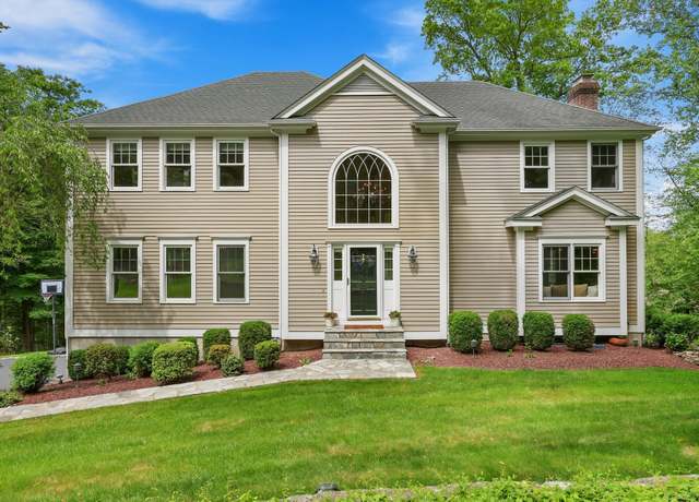 Property at 15 Golf View Dr, Easton, CT 06612, 4 beds, 3 baths