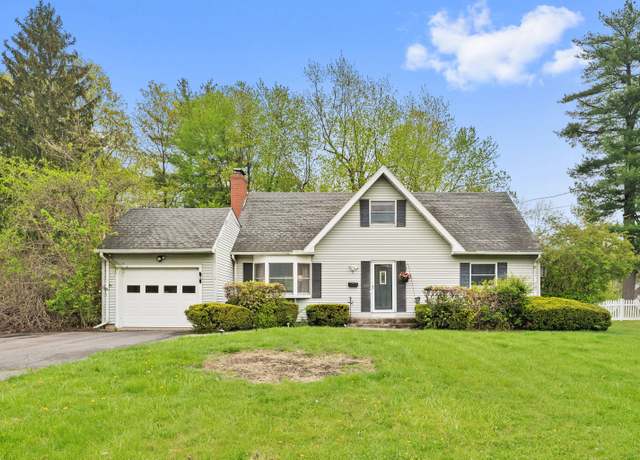 Property at 11 Seminole Cir, West Hartford, CT 06117, 4 beds, 2 baths