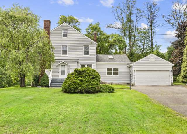Property at 10 Paddock Pl, Milford, CT 06461, 3 beds, 2.5 baths