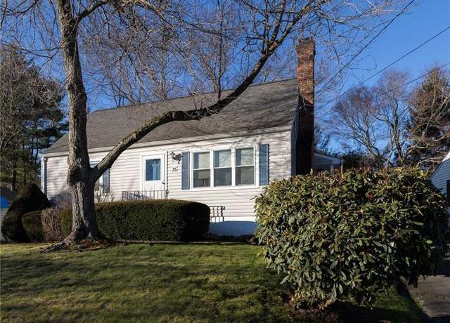 Property at 35 Deepwood Dr, Waterbury, CT 06708, 3 beds, 1.5 baths
