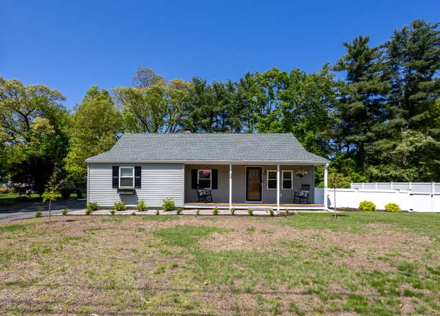 Property at 24 White Oak Ln, Simsbury, CT 06070, 3 beds, 2 baths