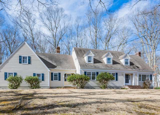 Property at 1 Holly Ln, Old Lyme, CT 06371, 3 beds, 2.5 baths